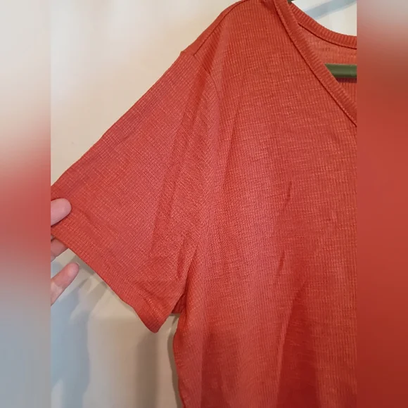 Maurices 24/7 Women's V-Neck Top in Burnt Orange/Rust Size 2x - Picture 3 of 8